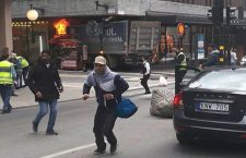 Напад у Стокхолму: Камион косио пешаке, расте број жртава