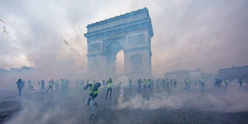 Александар Дугин: Устанак у Француској – анатомија популизма и изазов за матрикс