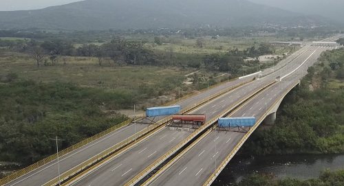 Венецуела затворила три моста на граници са Колумбијом