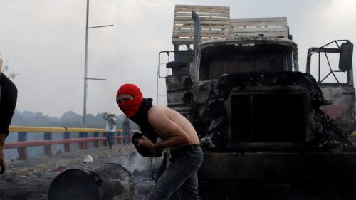 РТ: „Ко је запалио камион?“ Каракас оптужио Помпеа и његове „убице“ да траже изговор за рат