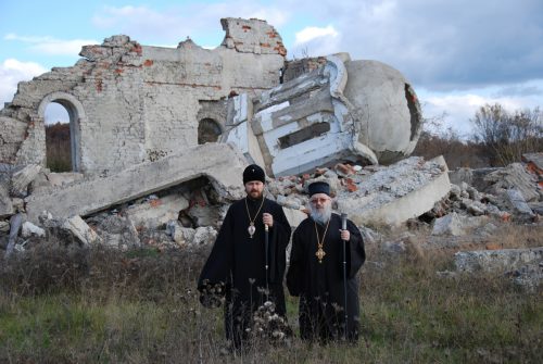 Потпуна истина о нецивилизацијском  уништавању српских светиња и гробља од стране  Албанаца на Космету