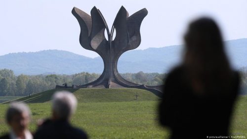 Срби и Други светски рат: Споменици фалсификата