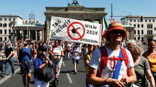 Протест у Берлину против ношења маски