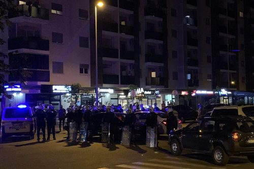 Монтенегро-провокатори у акцији: Неколико повређених у сукобима у Подгорици