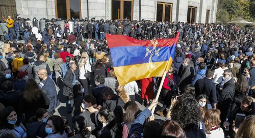 Хиљаде Јермена на улицама, сукоби са полицијом, тражи се оставка Пашињана