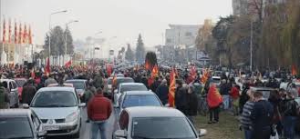 Протести у Скопљу: Хиљаде људи испред Владе траже оставку Заева