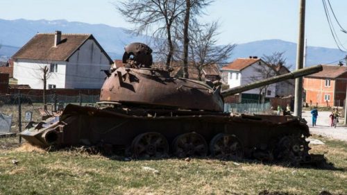 Војска Југославије  је изгубила само 13 тенкова. НАТО  бомбама погођен тенк код Урошевца