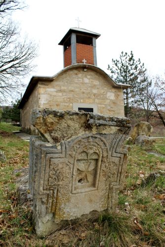 Полеђина споменика за који се мисли да припада старом Југ Богдану