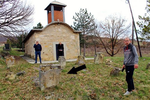 Стрелица показује споменик за који се верује да је старог Југ Богдана