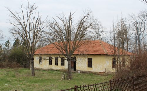 Четвороразредна основна школа у Девет Југовића је поодавно  без ученика