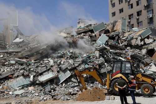 Газа: У израелским ваздушним ударима на центар града сравњене су са земљом три зграде, погинуло је најмање 33 људи, а 50 је рањено