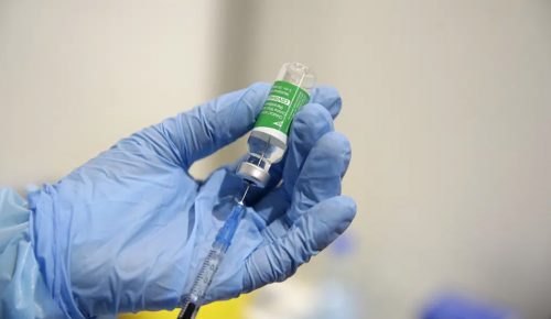 Грчка уводи обавезну вакцинацију против коронавируса за старије од 60 година, ко не жели да се вакцинише плаћаће казну од 100 евра месечно