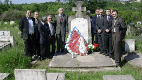 албанија-споменик-таковским-јунацима