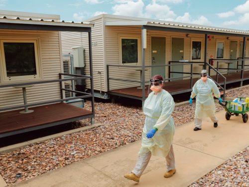 Војска Аустралије почиње да пребацује ковид-позитивне случајеве и контакте у карантинске кампове