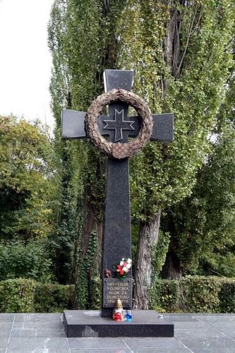 Страхота у ЕУ-Хрватској: Ниче усташко гробље – нацистичке убице поред својих српских жртава