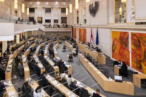 Беч: Посланици парламента усвојили обавезну вакцинацију против коронавируса за све пунолетне грађане Аустрије од 1. фебруара