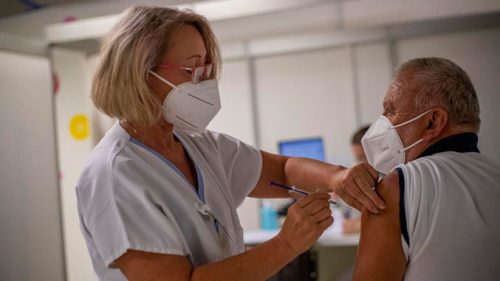 Нова чешка влада одустала од обавезне вакцинације против ковида-19