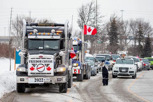 Канада: „Конвој слободе“ од 50.000 камиона стигао у Отаву на протест против обавезне вакцинације. Премијер Џастин Трудо са породицом напустио Отаву и преместио се на тајну локацију