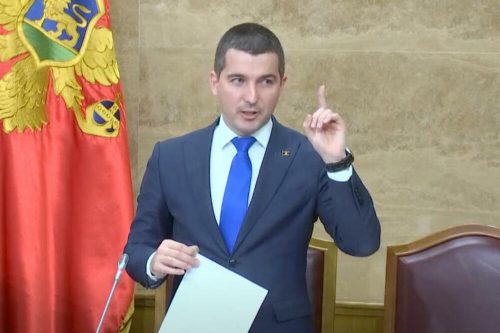 Алекса Бечић: Може се прекрајати и политичком силом смењивати, али се суд народа не може избећи