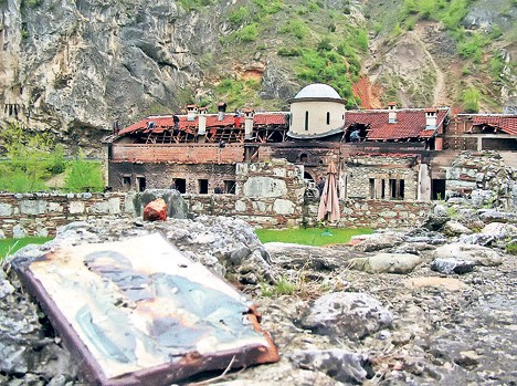 Манастир Свети Арханђели је  спаљен