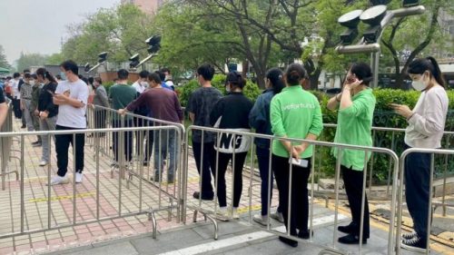 Пекинг се боји да због короне не прође као 25-милионски Шангај који је већ недељама затворен