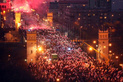 epa06322987 Polish nationalists walk through the Poniatowski Bridge as they take part in the March of Independence 2017 under the slogan 'We want God' as part of Polish Independence Day celebrations in Warsaw, Poland, 11 November 2017.  EPA-EFE/LESZEK SZYMANSKI POLAND OUT