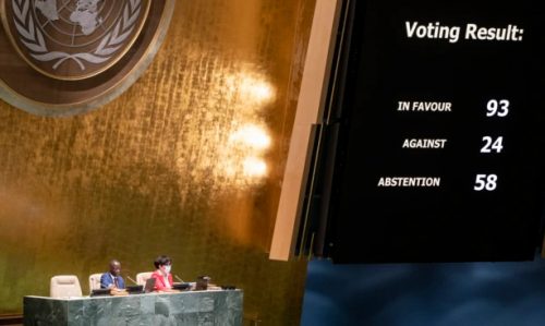 Њујорк: Генерална скупштина Уједињених нација изгласала суспензију Русије из Савета за људска права – Србија гласала „за“. Резултат гласања био је 93 „за“, 24 „против“ и 58 „уздржаних“