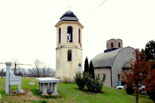 На 600 година од Косовског боја, јуна 1989. године, подигнута је „Спомен-трпеза код цркве у Бабином мосту