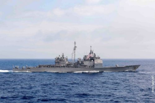Ратни бродови морнарице САД у Тајванском мореузу. Кинеске оружане снаге у високој приправности