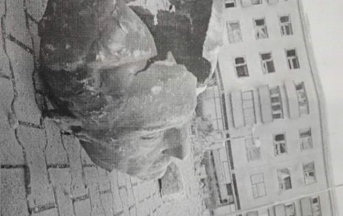 Уништен споменик Николи Тесли у центру Госпића 1992. године