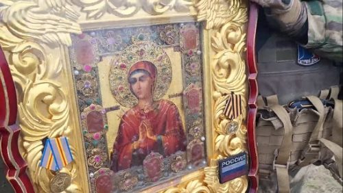 ЧУДО У ДОНБАСУ: Икона Богородице мироточила у рукама војника