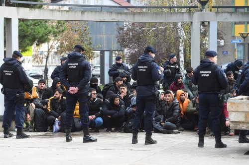 Акција полиције у Хоргошу и Београду, приведено 600 миграната, заплењено оружје и УЧК капа