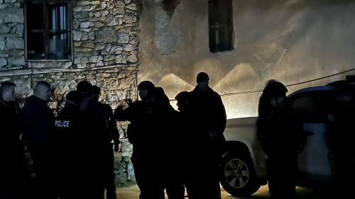Нови удар на Србе: У Великој Хочи Росу специјалци заплењују вино од српског виноградара