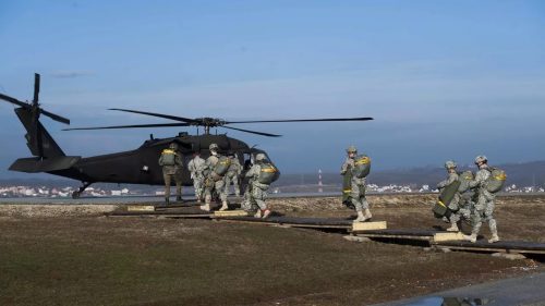 КФОР најавио „рутинску војну вежбу“ од 14. до 17. марта. Хеликоптери ће надлетати Ђаковицу, Дечане, Штрпце и Ораховац, као и конвоји возила са тешком инжењеријском опремом