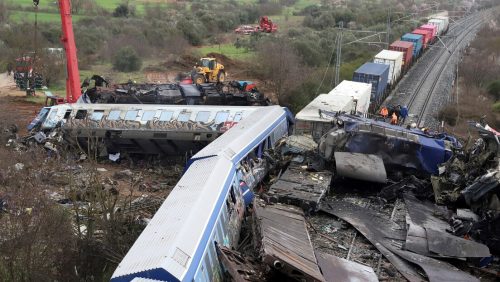 Велика несрећа у Грчкој: У судару возова погинуло најмање 38 особа, већином деца и студенти