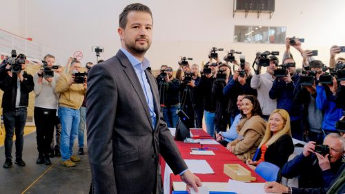 Готов је: Јаков Милатовић је нови председник Црне Горе, славље уз српске заставе