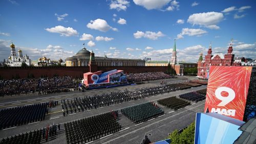 Путин на Дану победе у Москви: Поново је потребно одбранити отаџбину