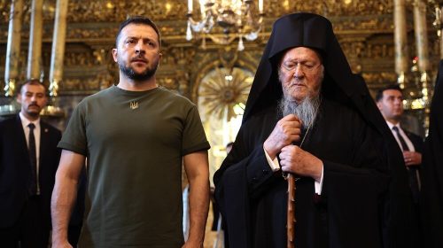 epa10733674 Ukraine's President Volodymyr Zelensky (L) and Ecumenical Patriarch Bartholomew I (R), spiritual leader of the Greek Orthodox world, attend a service at the St. George Church in Istanbul, Turkey, 08 July 2023.  EPA-EFE/TOLGA BOZOGLU