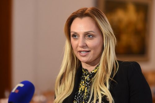 Danas: Министарка пољопривреде Јелена Танасковић дозволила интервентан увоз из ЕУ и употребу у њој забрањеног пестицида хлорпирифос