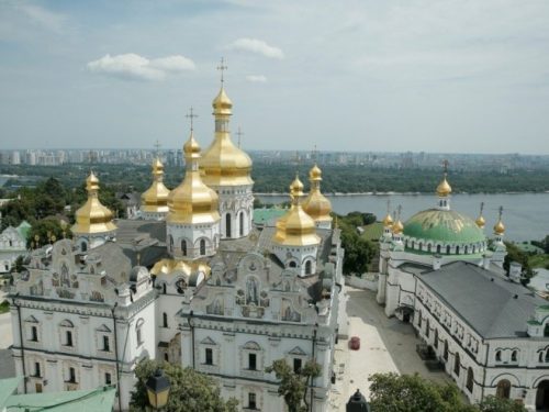 Празне цркве у Украјини: Зеленски својим Божићем поделио земљу