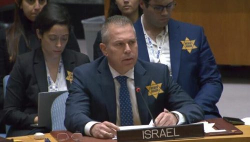 Представници Израела при УН закачили жуте Давидове звезде на своју одећу