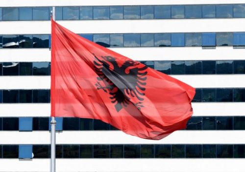 Албанске заставе поново на зградама општина Бујановац и Прешево