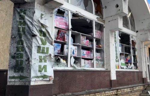Проглашен за дан жалости у ДНР. Према последњим подацима, у гранатирању Кировског округа Доњецка убијено је 28 људи, док је 30 повређено