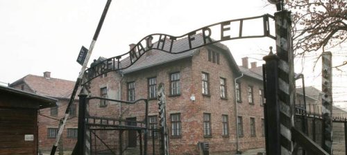 Фон дер Лајен: Нацистички концентрациони логор Аушвиц није ослободила Црвена армија