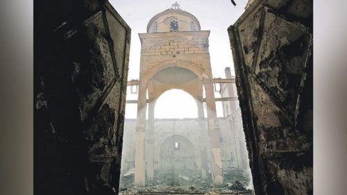Spaljena crkva u Prištini