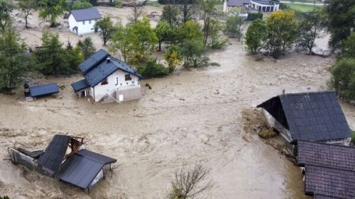 Потоп у БиХ: 17 погинулих у поплавама — проглашено стање елементарне непогоде