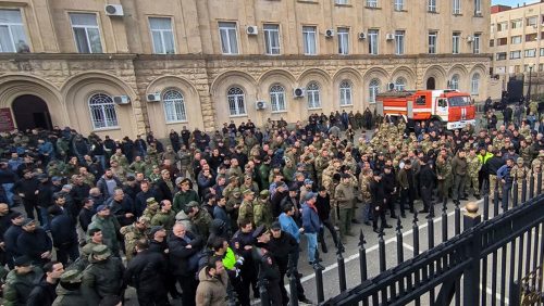 Демонстранти у Абхазији не одустају од оставке председника: Не напуштамо зграду владе